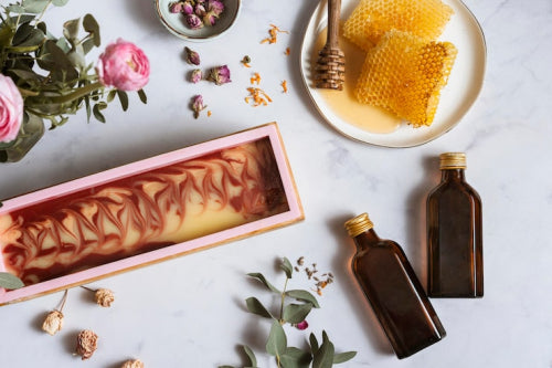 Why Beeswax and Botanical Blends Are Gaining Ground in Luxury Fragrance