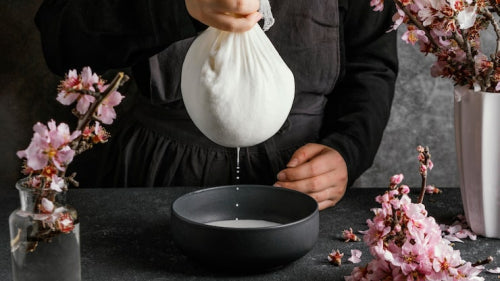The Craft of Hand-Poured Candles in Boutique Settings