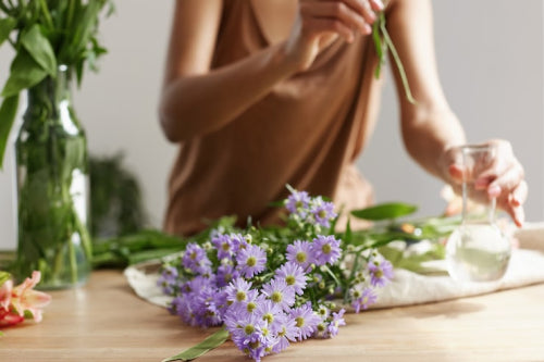 Botanical Fragrances in Seasonal Wellness Routines
