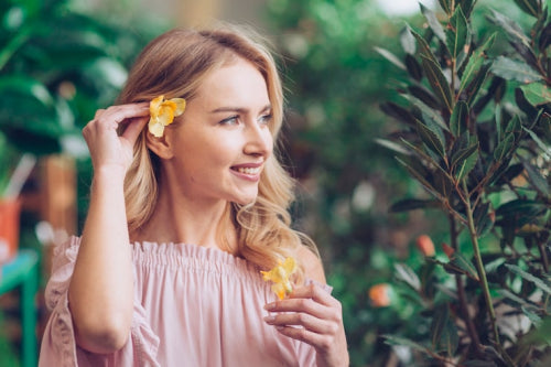 How Botanical Ingredients Support a Naturally Radiant Complexion